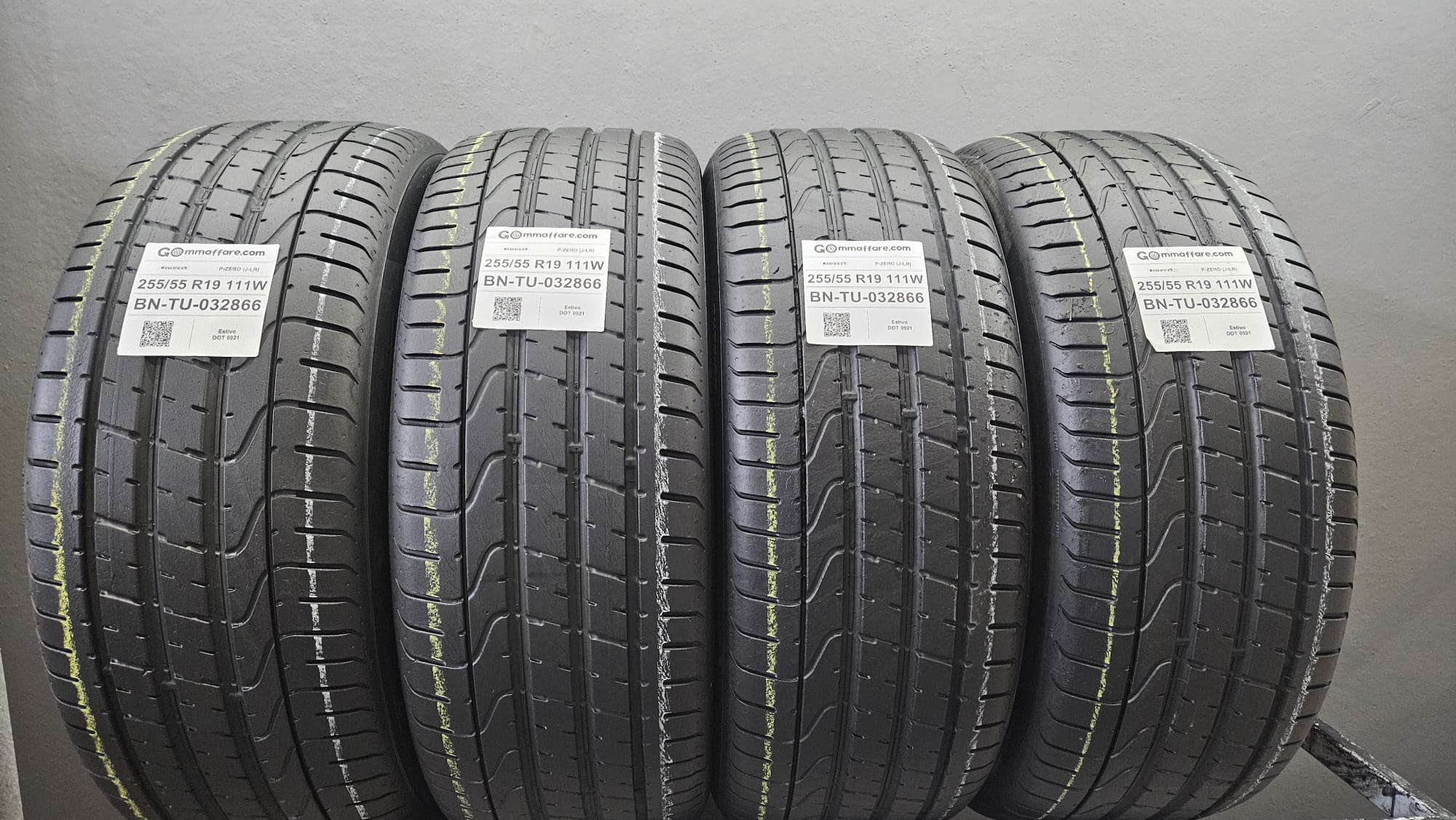 Pirelli P-ZERO (J-LR) 255/55 R19